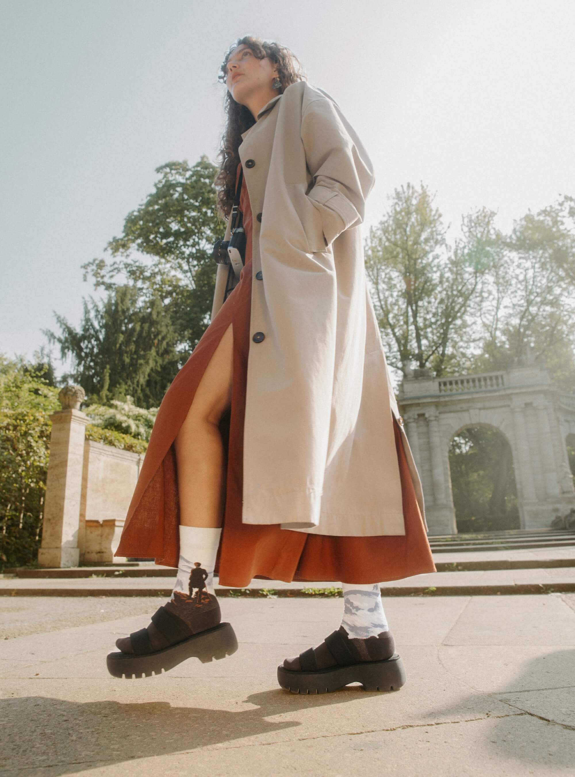 De Wandelaar boven de Nevelen kunstsokken van Caspar David Friedrich in een complete outfit