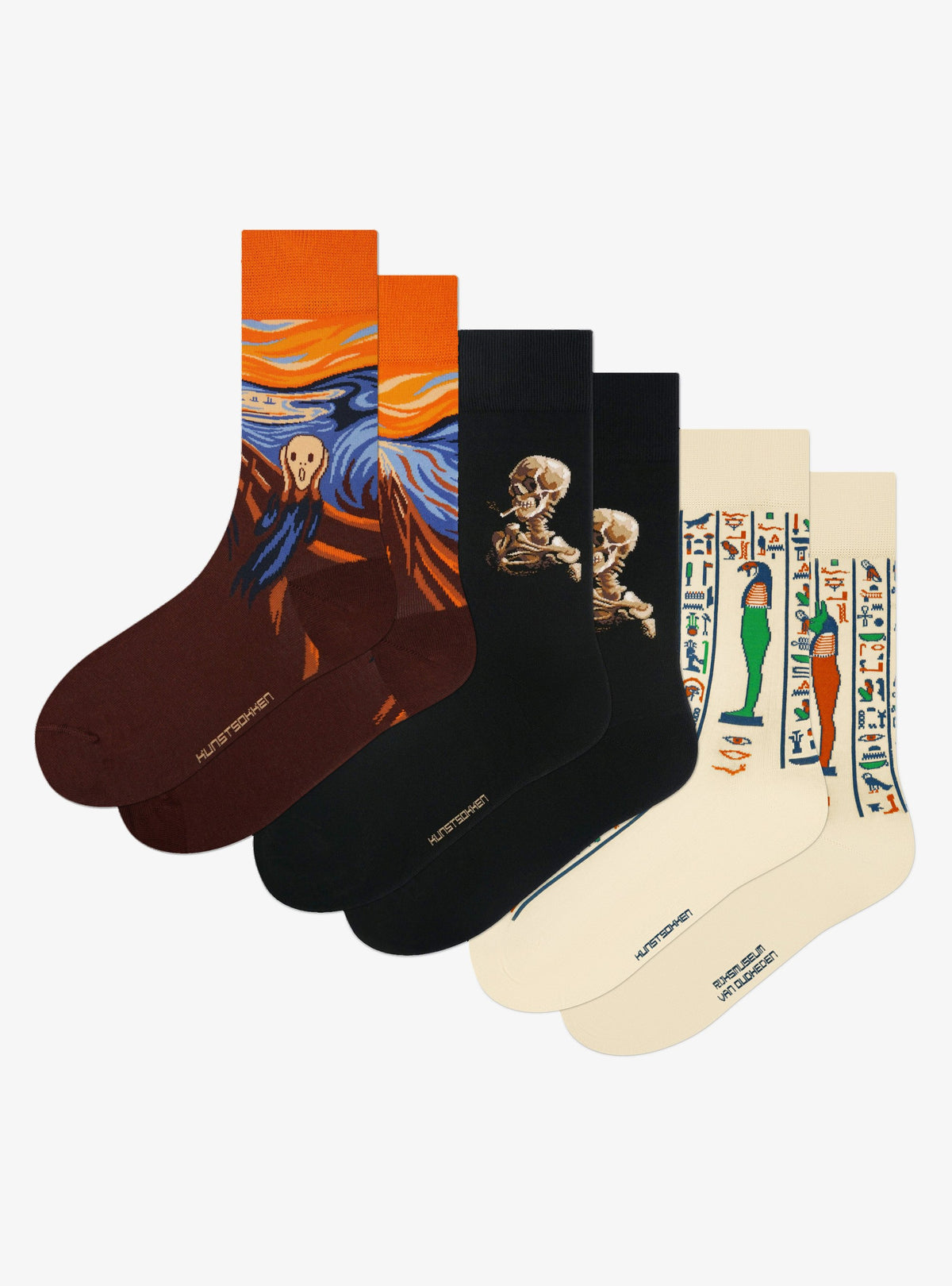 Griezelige Meesterwerken 3-Pack van Kunstsokken: De Schreeuw, Schedel van een Skelet met Brandende Sigaret en Zonen van Horus sokken naast elkaar